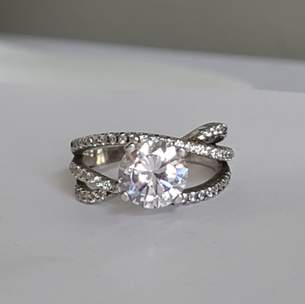 Gorgeous Sterling Silver Crystal Solitaire Ring Size 5.5